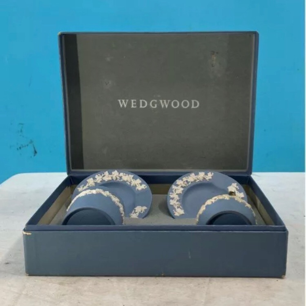 Wedgwood Jasperware pale blue smokers set